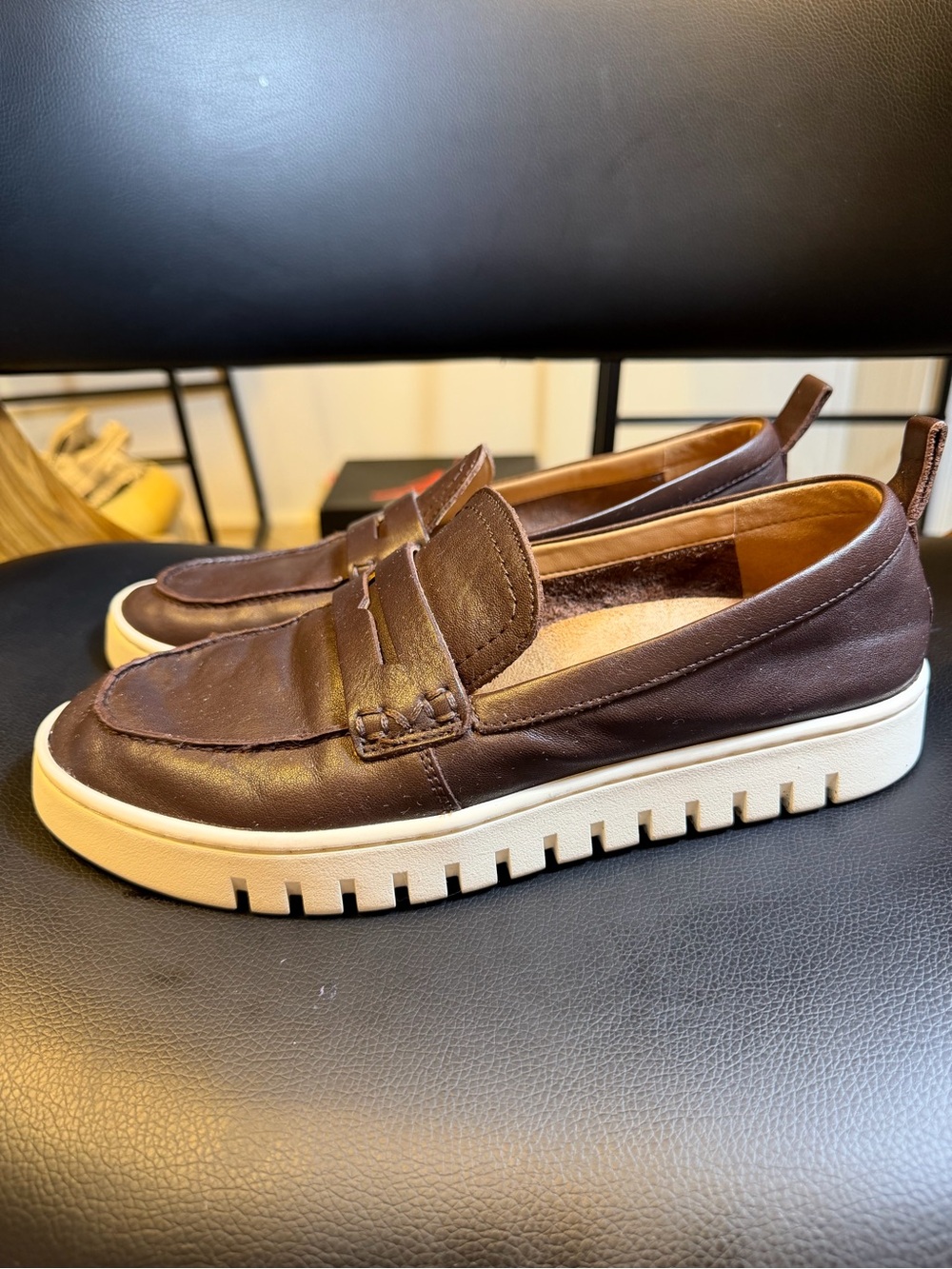 VIONIC Uptown Slip-ons Size 8